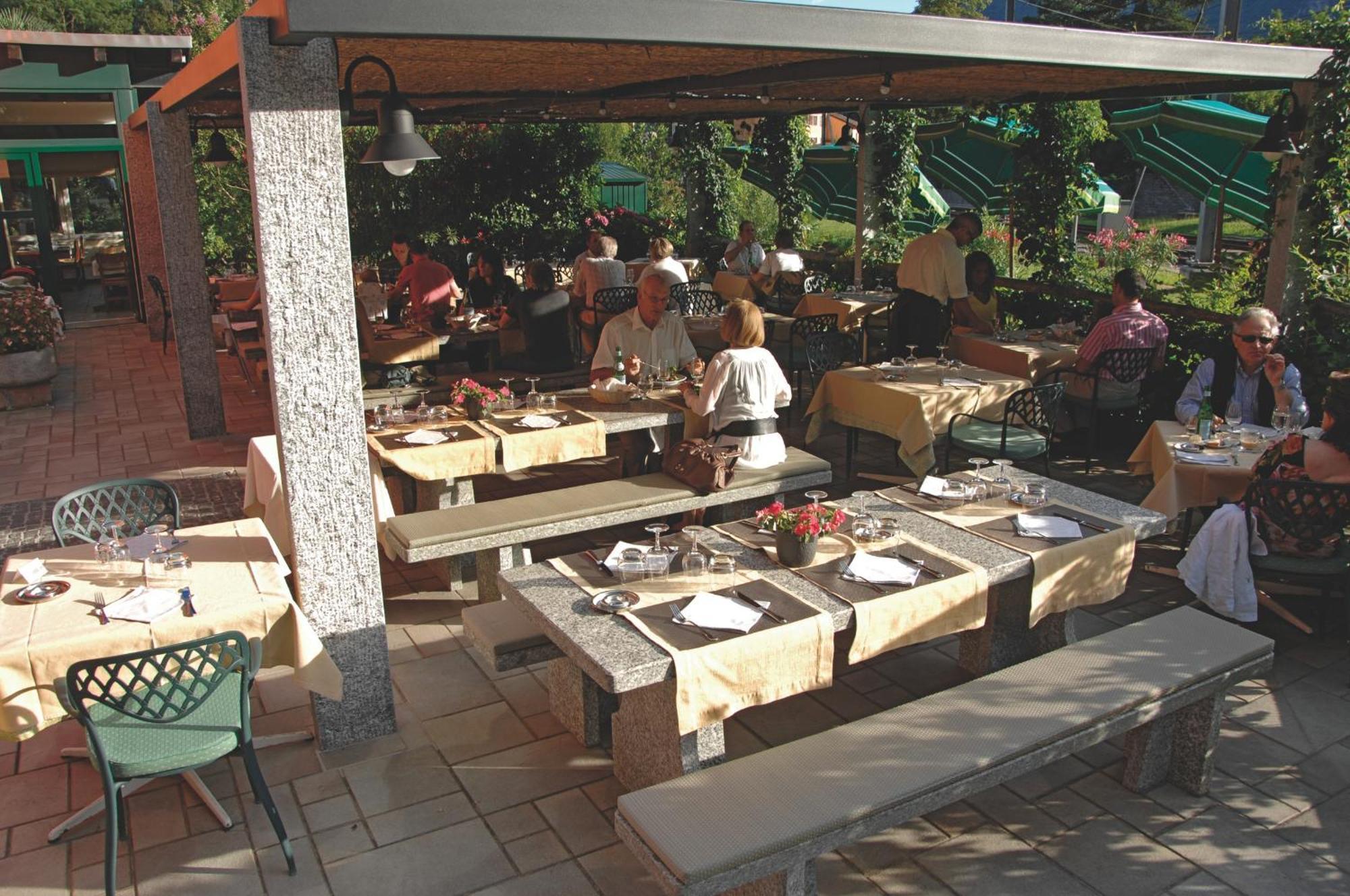 Ristorante Charme Hotel Tre Terre Ponte Brolla Exterior foto
